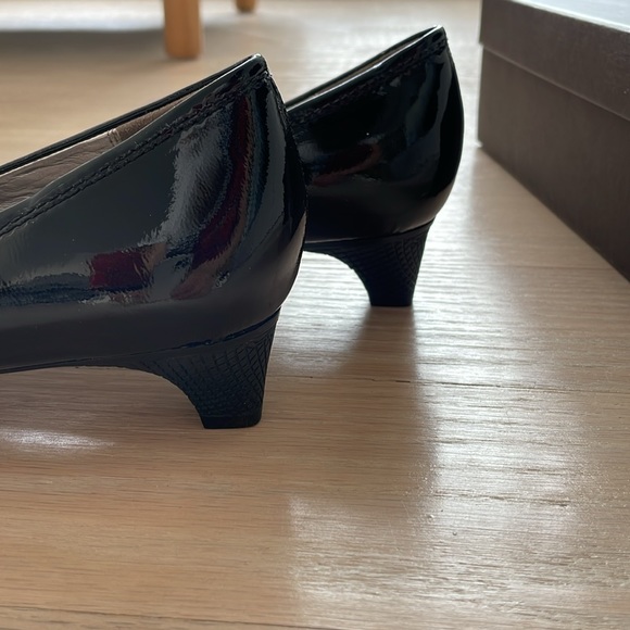 Elie Tahari Jackie Pump size 38 - Picture 4 of 5
